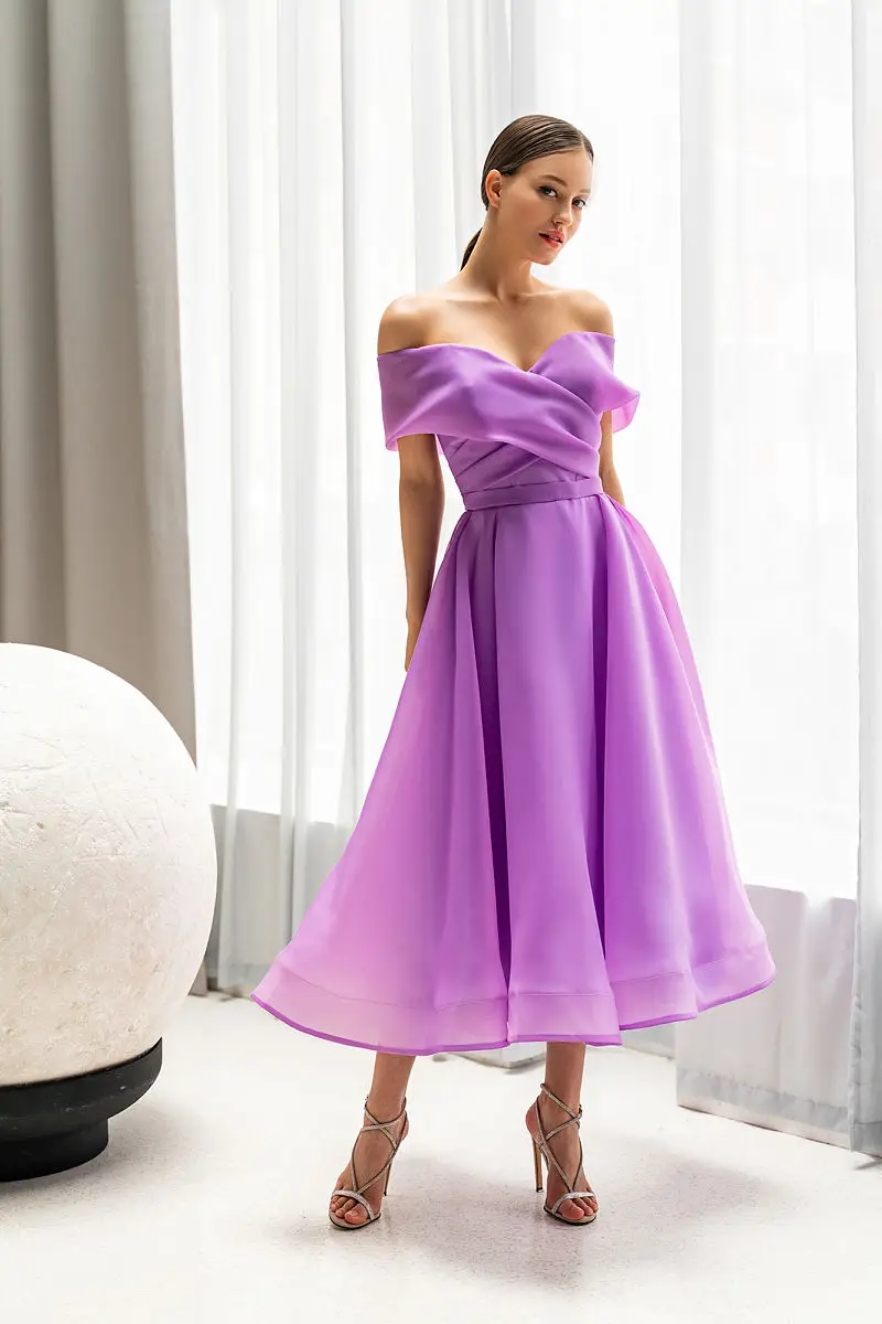 Off Shoulder Tulle Bridesmaid Dress 2024 Champagne V Neck A Line Bridesmaid Gown for Wedding Tea Length Midi Formal Party Dress 1