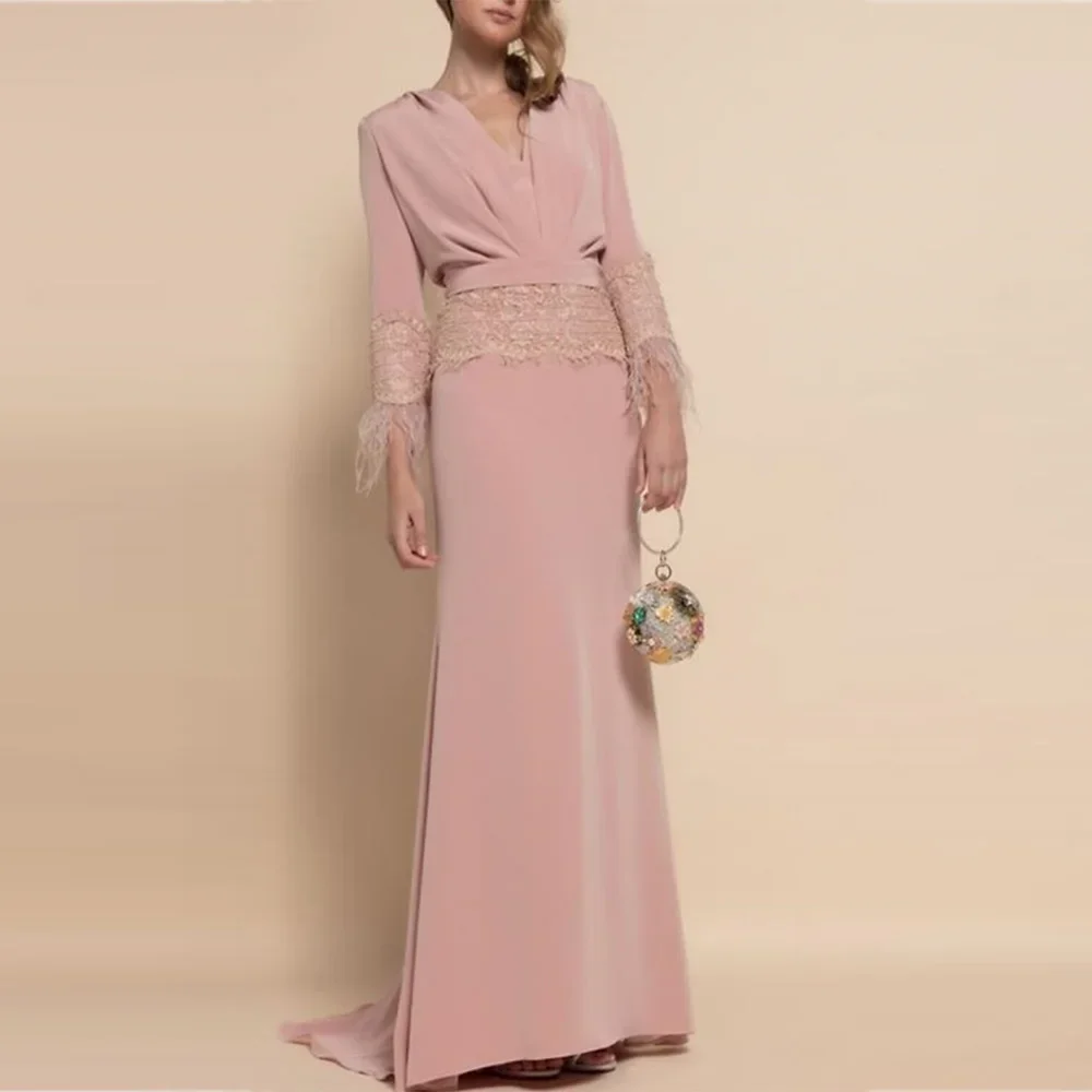 Pink Mother of the Bride Dresses 2023 A-Line V-neck Wedding Guest Gowns with Pleats Feather Lace Dress Women For Wedding Party 1