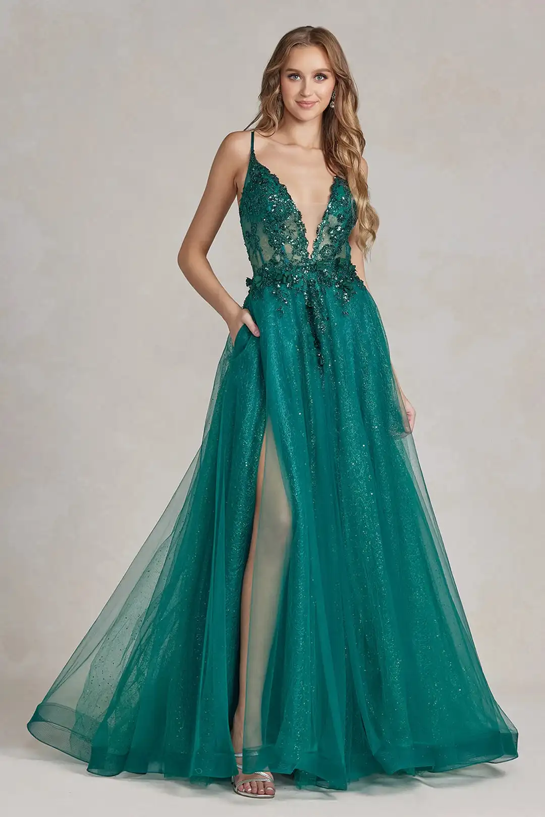 Tulle Spaghetti Straps Long Homecoming Dresses Dark Green V-neck Backless Evening Gowns Appliques Sequins Teen's Party Dress 1