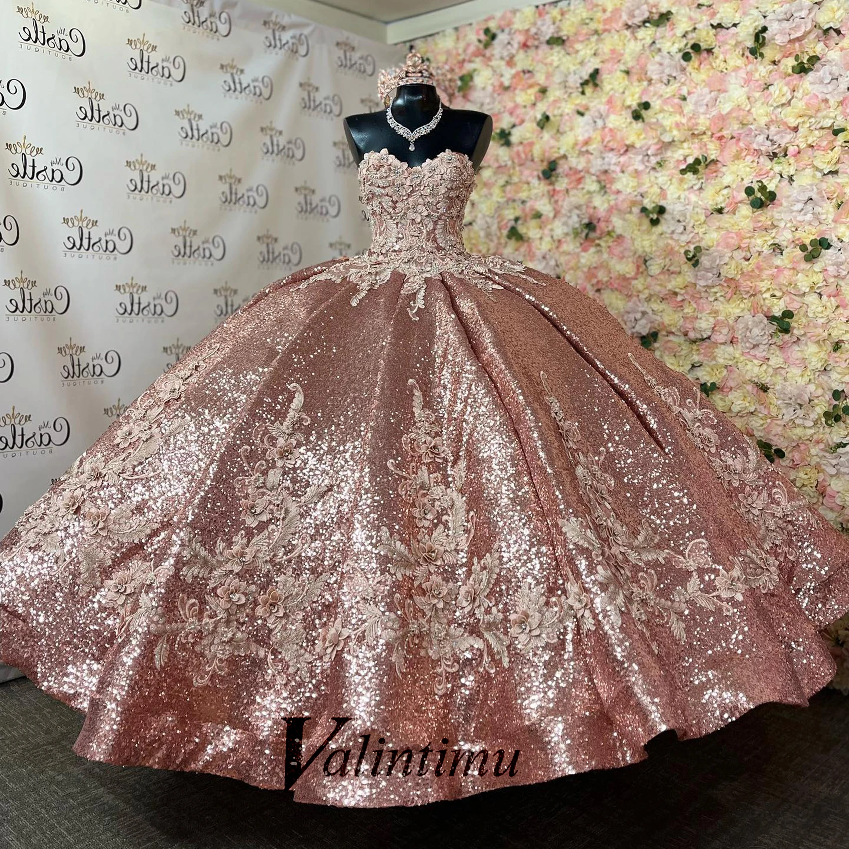 Valintimu Exquisite Strapless Quinceanera Dress with Rhinestones Lace Appliques Sleeveless Lace up Quinceanera Party Customised 1